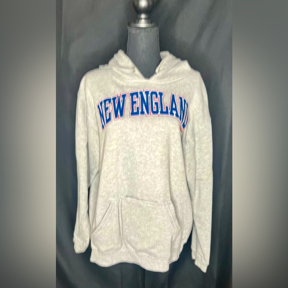 🏈 New England Patriots Gray Hoodie w/ Bottle Opener and Koozie! Men’s Sz M - Picture 1 of 8